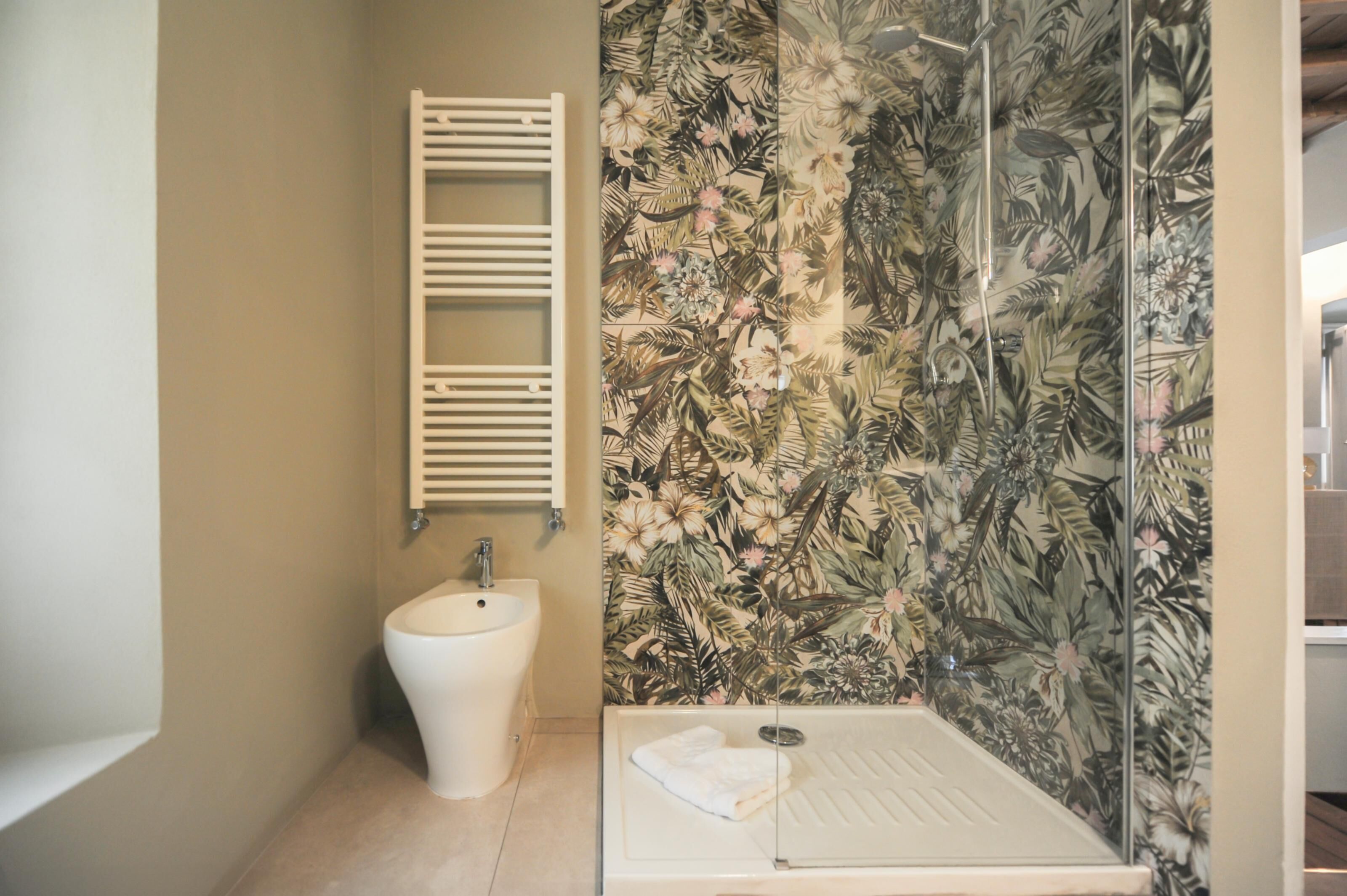 Dusche, Haartrockner, Bidet, Handtücher