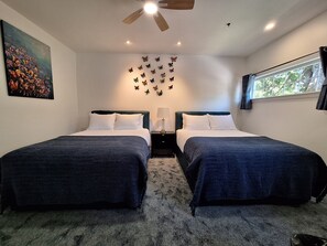 Room - New Penthouse over the water, incredible views of marina and boats, (Ucluelet)