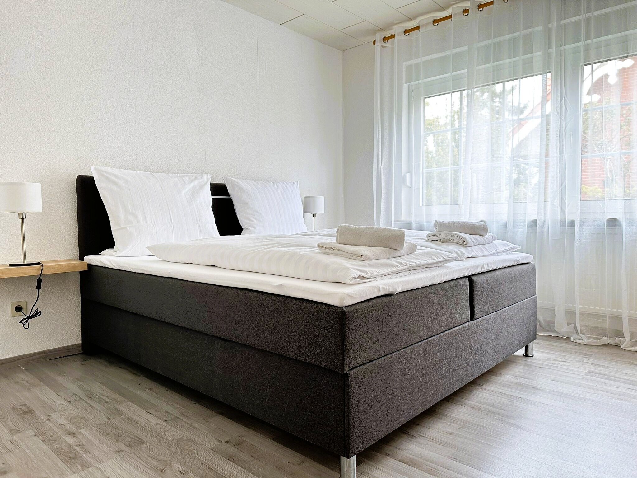 WiFi, bed sheets