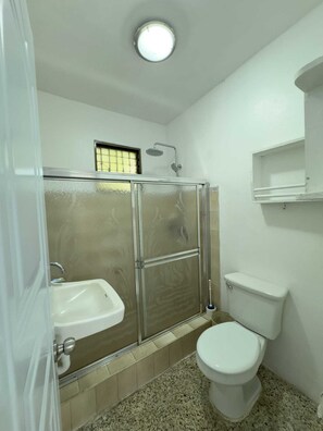 Shower, towels, toilet paper - Brisa del Rio Jimenoa (Jarabacoa)
