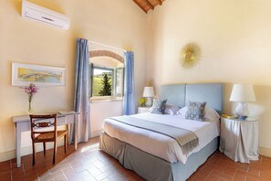 Room - Vrbo Property (Toscana)