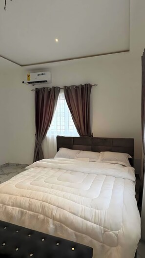 Iron/ironing board, free WiFi, wheelchair access