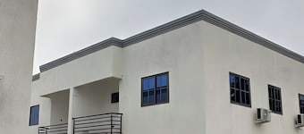 10 minutes to the airport.family size apartment with great view