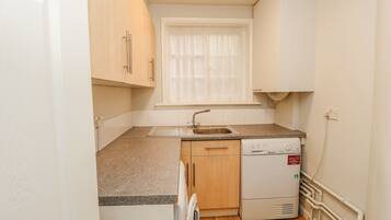 Cookware/dishes/utensils