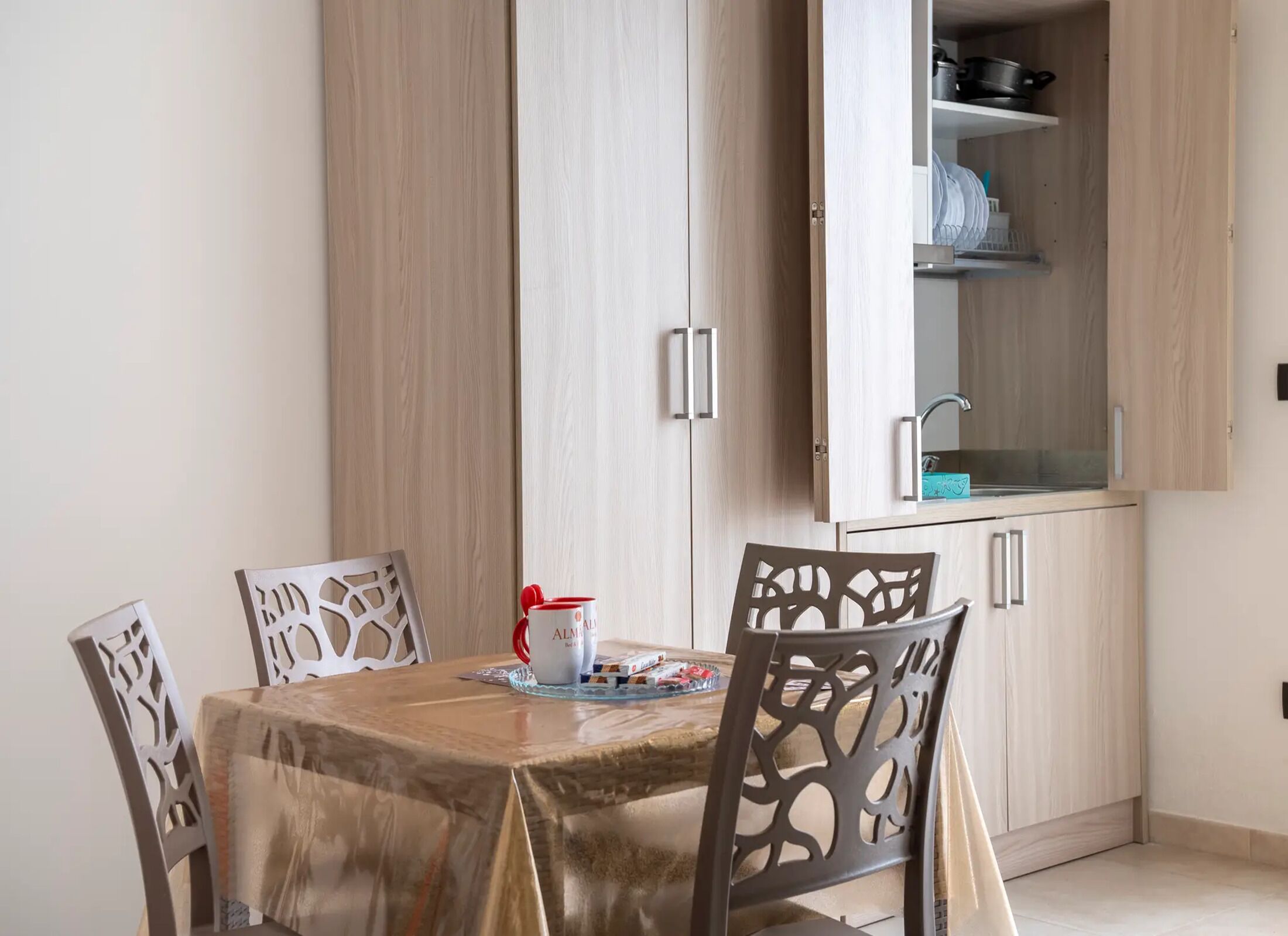 House, Smoking, Garden View | Dining room