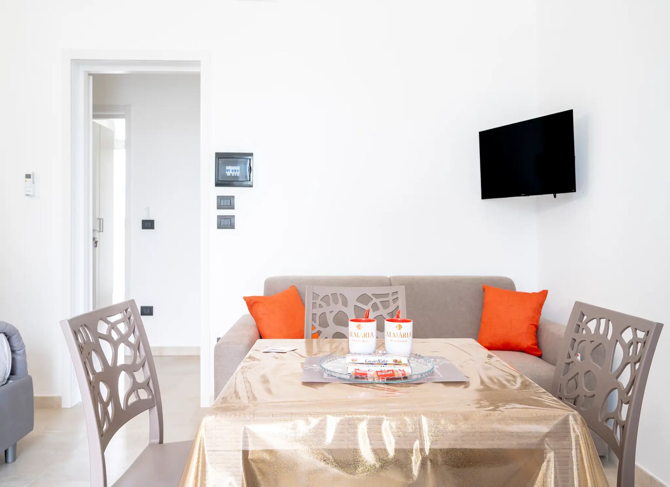 House, Smoking, Garden View | Dining room