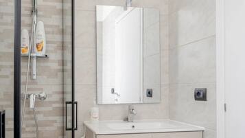 House, Smoking, Garden View | Bathroom