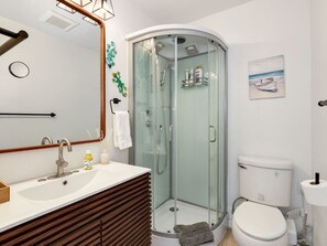 Hair dryer, towels - Pearl Beach House - Walk to FMB, Pool & Hot Tub! (Fort Myers Beach)