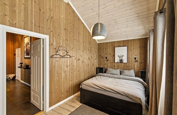 4 slaapkamers, een bureau, een strijkplank/strijkijzer, gratis wifi