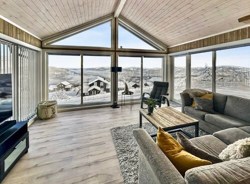 Modern, spacious vacation home with 2 bathrooms and a sauna