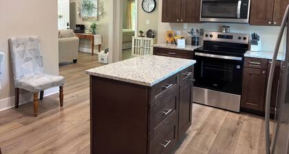Cozy home on shady lot, 9 minutes to Beech Bend, WKU, Corvette museum, hospitals