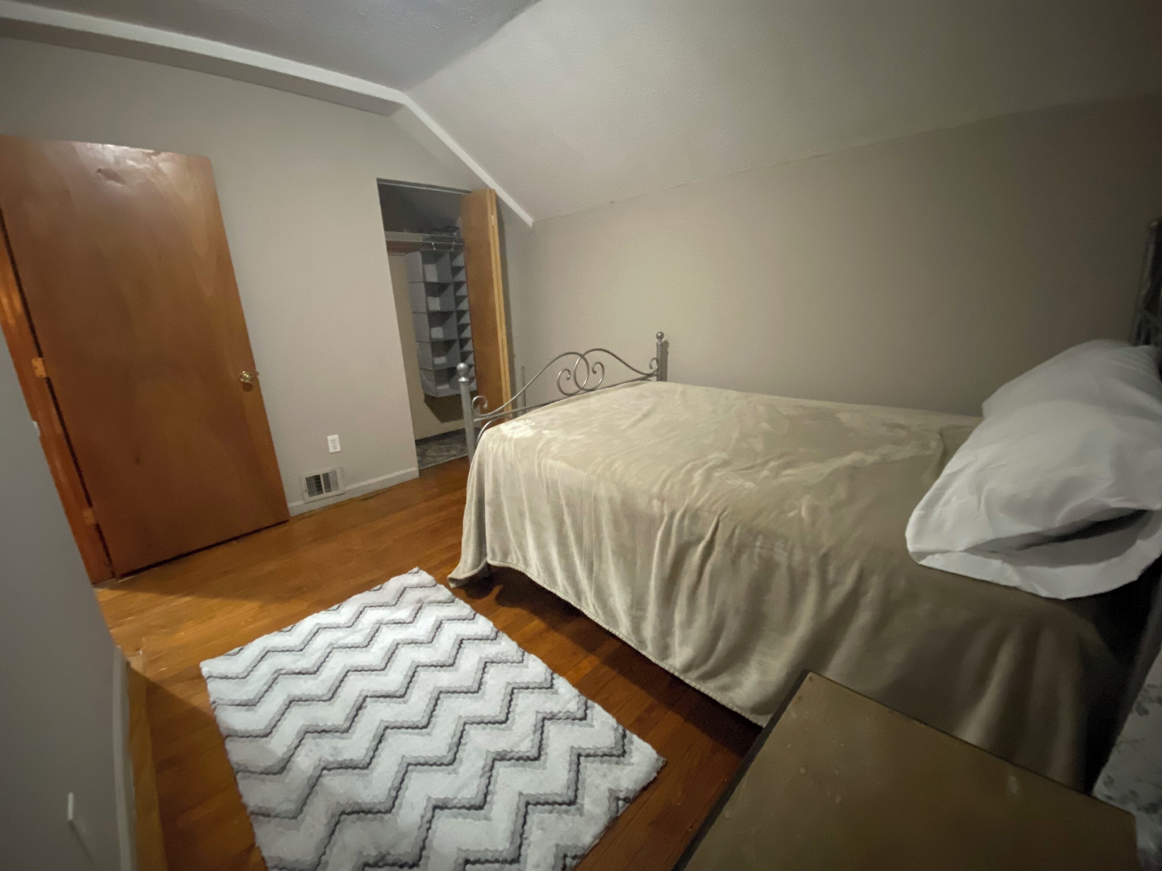 3 bedrooms, iron/ironing board, Internet, bed sheets