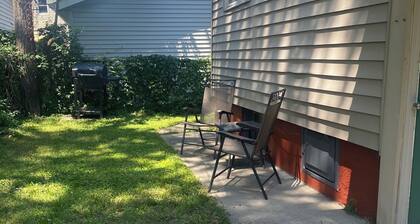 Welcoming 3-bedroom house with AC in vibrant Cleveland