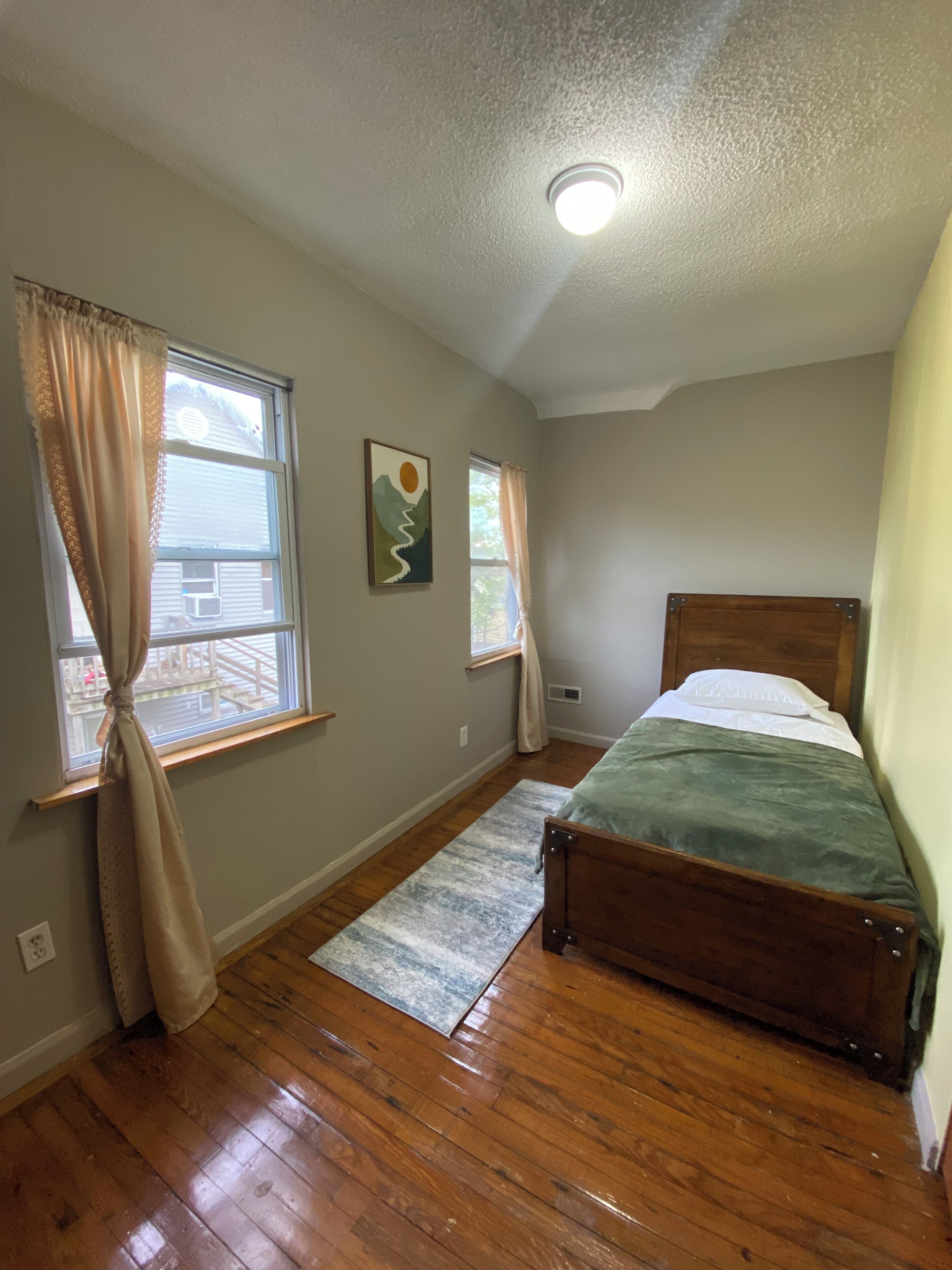 3 bedrooms, iron/ironing board, Internet, bed sheets