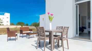 House, Smoking, Garden View | Outdoor dining