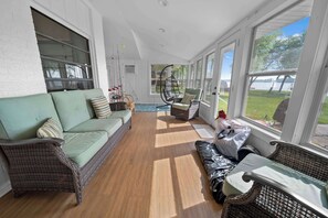 Interior - Sunset Cove Cottage- Lakefront Oasis (Murchison)