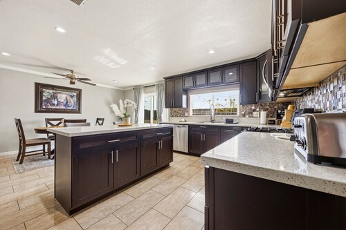 Charming 3BR w/ Hills Views, Pool & Billiards