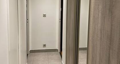 Spacious & bright apartment - 100 m² (1,076 sq ft)