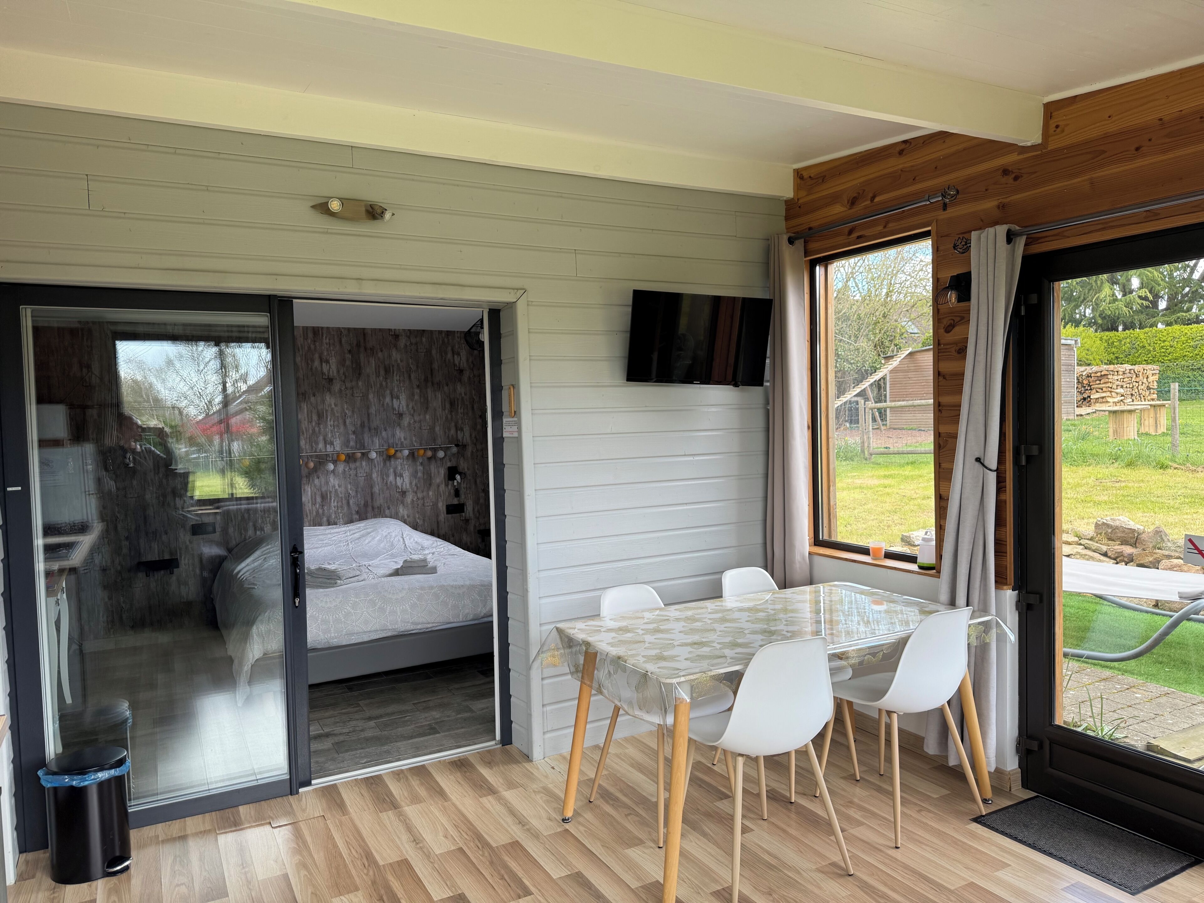1 chambre, lit parapluie, draps fournis