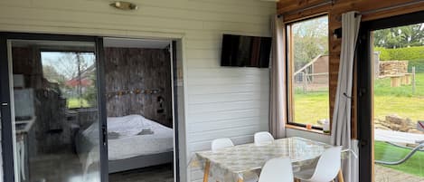 1 bedroom, travel cot, bed sheets