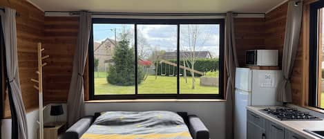 1 bedroom, travel cot, bed sheets