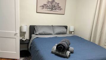 Iron/ironing board, free WiFi, bed sheets