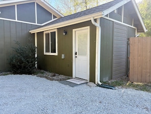 Exterior detail - Quiet 1-bedroom studio in charming Sandpoint with AC. Pet-friendly. (Sandpoint)