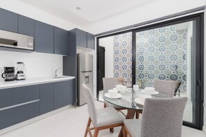 Private kitchen - Stylish 2BR Condo w/ Rooftop Pool and Laundry (Tulum)