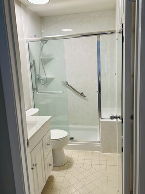 Bathroom - Cozy 3-bedroom townhome in Martinez near I-20 and Downtown Augusta (Martinez)