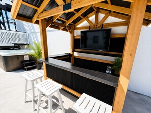 Terrace/patio - Jersey Shore Stay | Free Parking, Pool, Steps to the Beach (Seaside Heights)