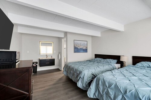 Jersey Shore Stay | 2 Beds, Free Parking, Pool