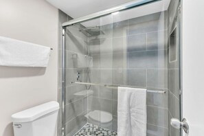 Bathroom - Jersey Shore Stay | 2 Beds, Free Parking, Pool (Seaside Heights)