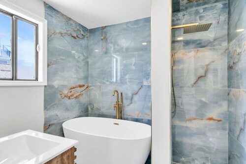 Luxury Breezy Beach Condo | Jersey Shore Stay