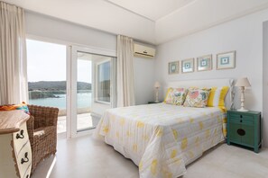 5 Schlafzimmer, Zimmersafe, Schreibtisch, Bügeleisen/Bügelbrett