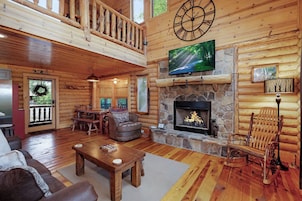 Cabin, Multiple Beds, Hot Tub, Mountain View (Whippoorwill Calling) | Living area