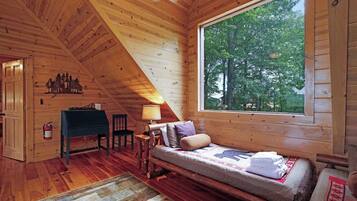 Cabin, Multiple Beds, Hot Tub, Mountain View (Whippoorwill Calling) | 3 bedrooms, individually decorated, individually furnished, bed sheets