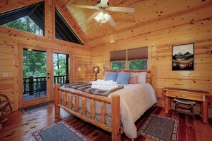 小屋, 多张床, 热水浴缸, 山景 (Whippoorwill Calling) | 3 多间卧室、特色装修、特色家居、床单