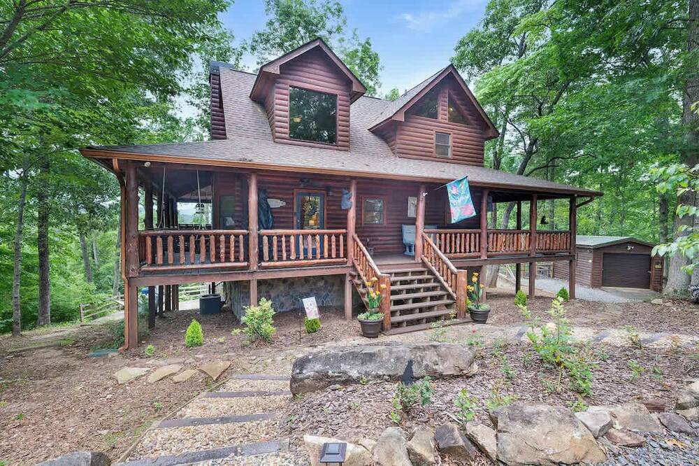 Whippoorwill Calling - Endless Mountain Views, Hot Tub and Fire Pit - Mineral Bluff