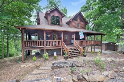 Whippoorwill Calling - Endless Mountain Views, Hot Tub and Fire Pit