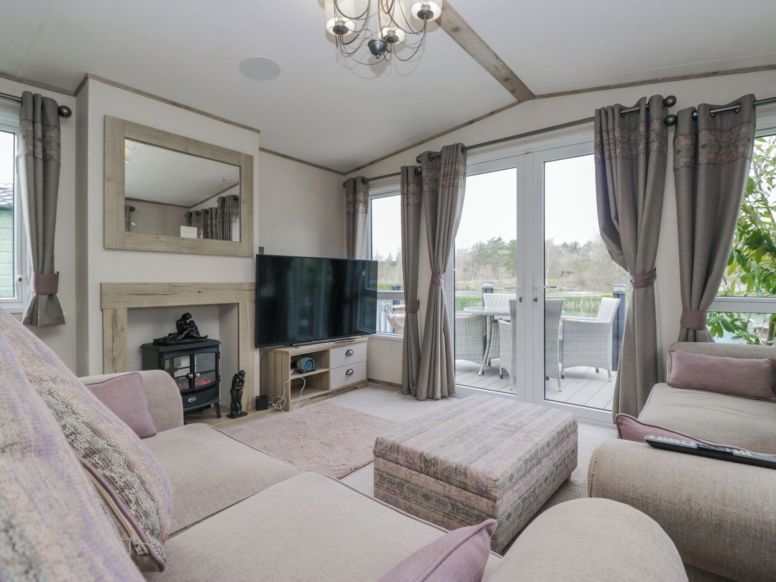Carp Lodge, Pet Friendly, With A Garden In Carnforth - Lancashire