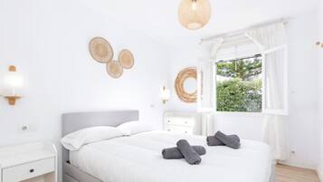 Iron/ironing board, Internet, bed sheets