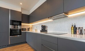 Fridge, microwave, oven, stovetop - Modern Meets Urban Living (London)