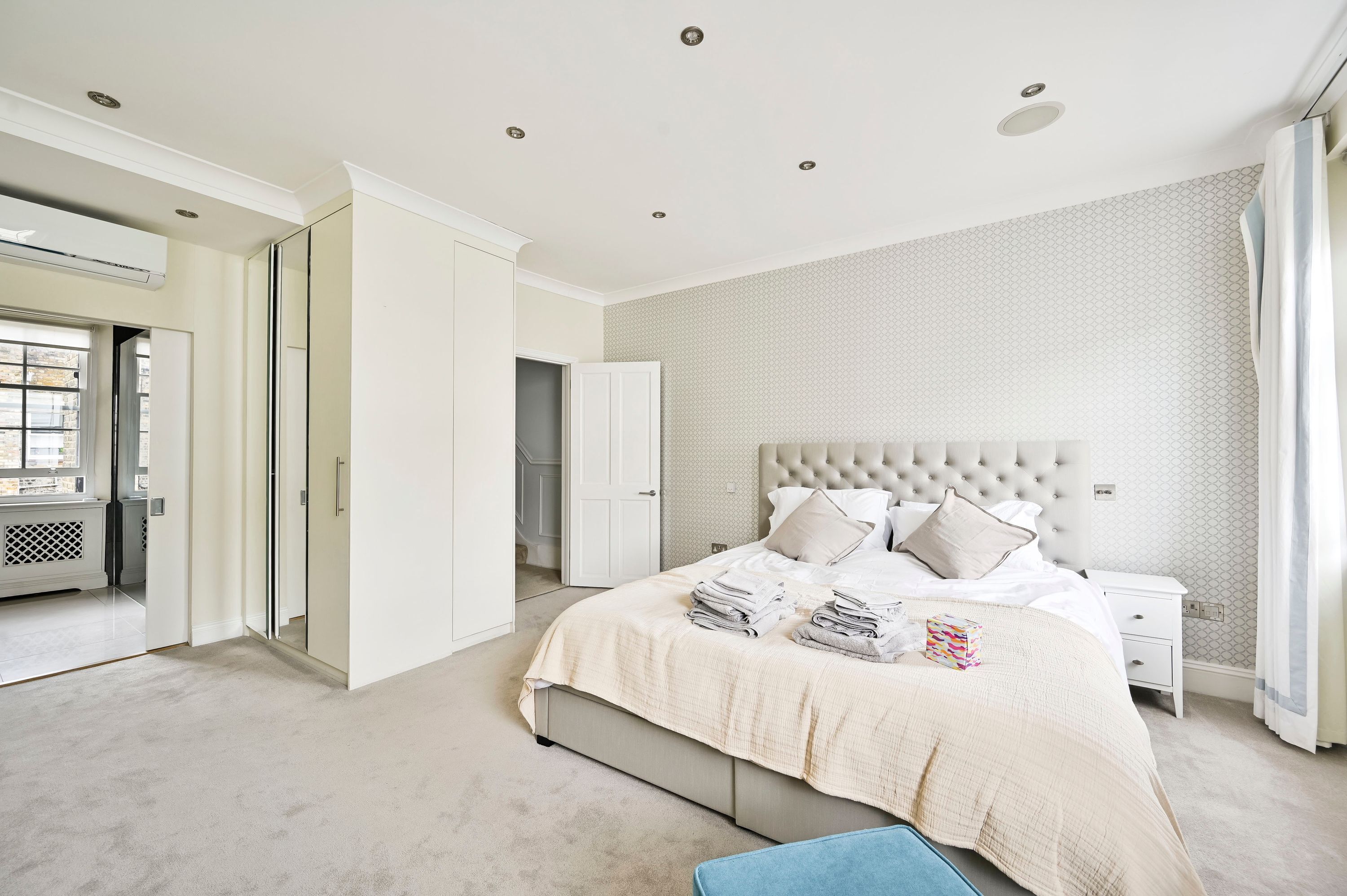 4 habitaciones, escritorio, tabla de planchar con plancha y wifi gratis 