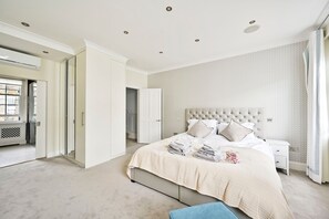 4 habitaciones, escritorio, tabla de planchar con plancha y wifi gratis 