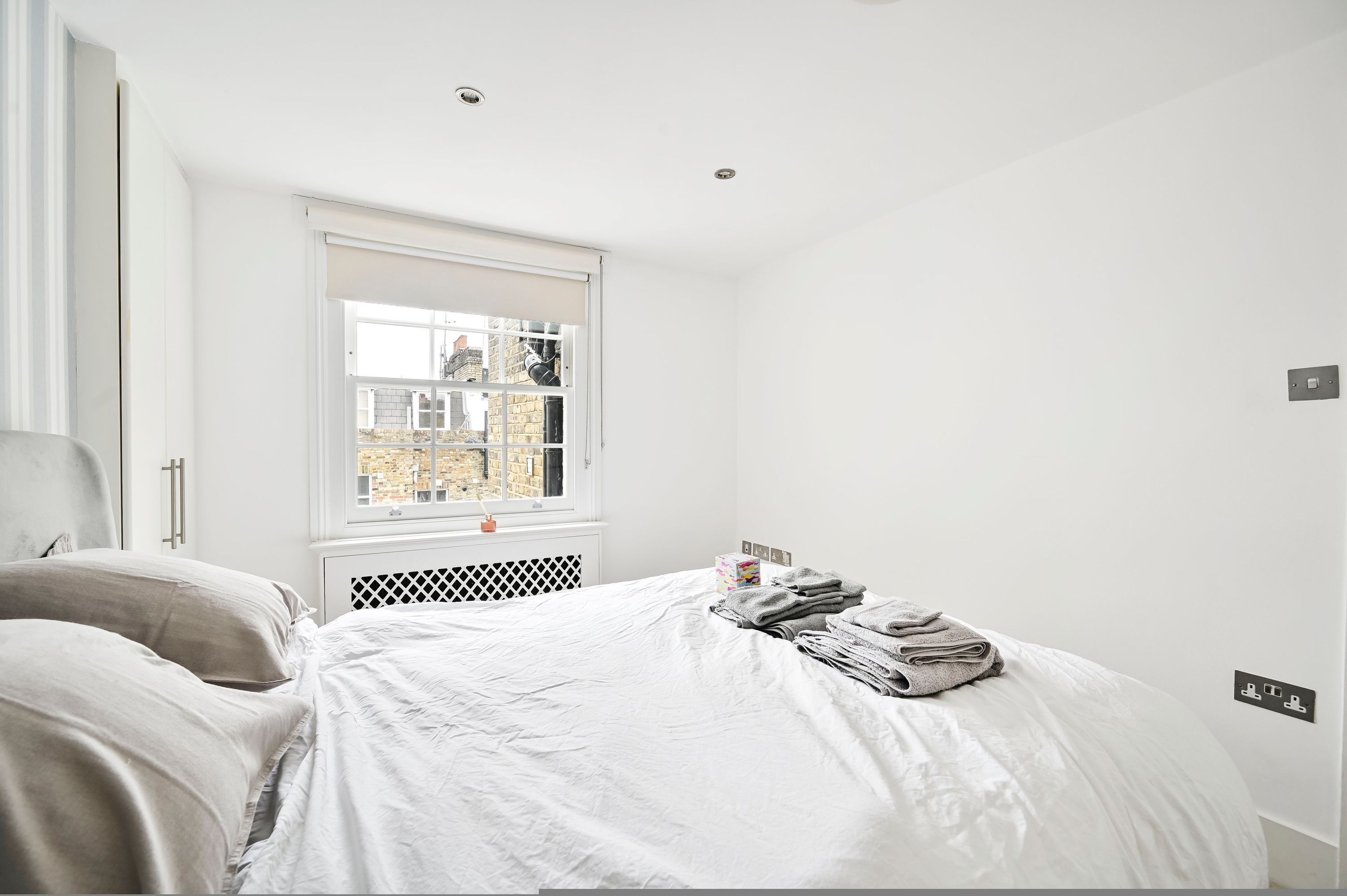 4 bedrooms, desk, iron/ironing board, free WiFi