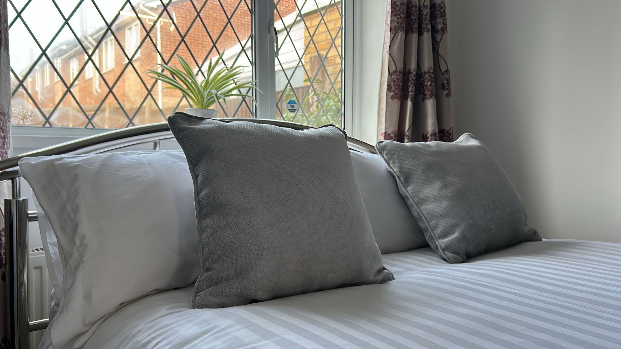 Iron/ironing board, free WiFi, bed sheets