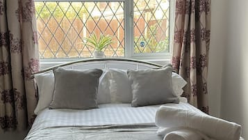 Iron/ironing board, free WiFi, bed sheets