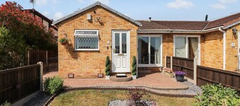 Peaceful 2-Bed Smart Bungalow with Garden