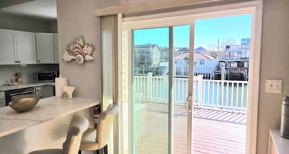 Dockside Den, Waterside 3BR, Close to All