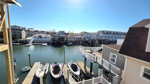 Dockside Den,  Waterside 3BR, Close to All